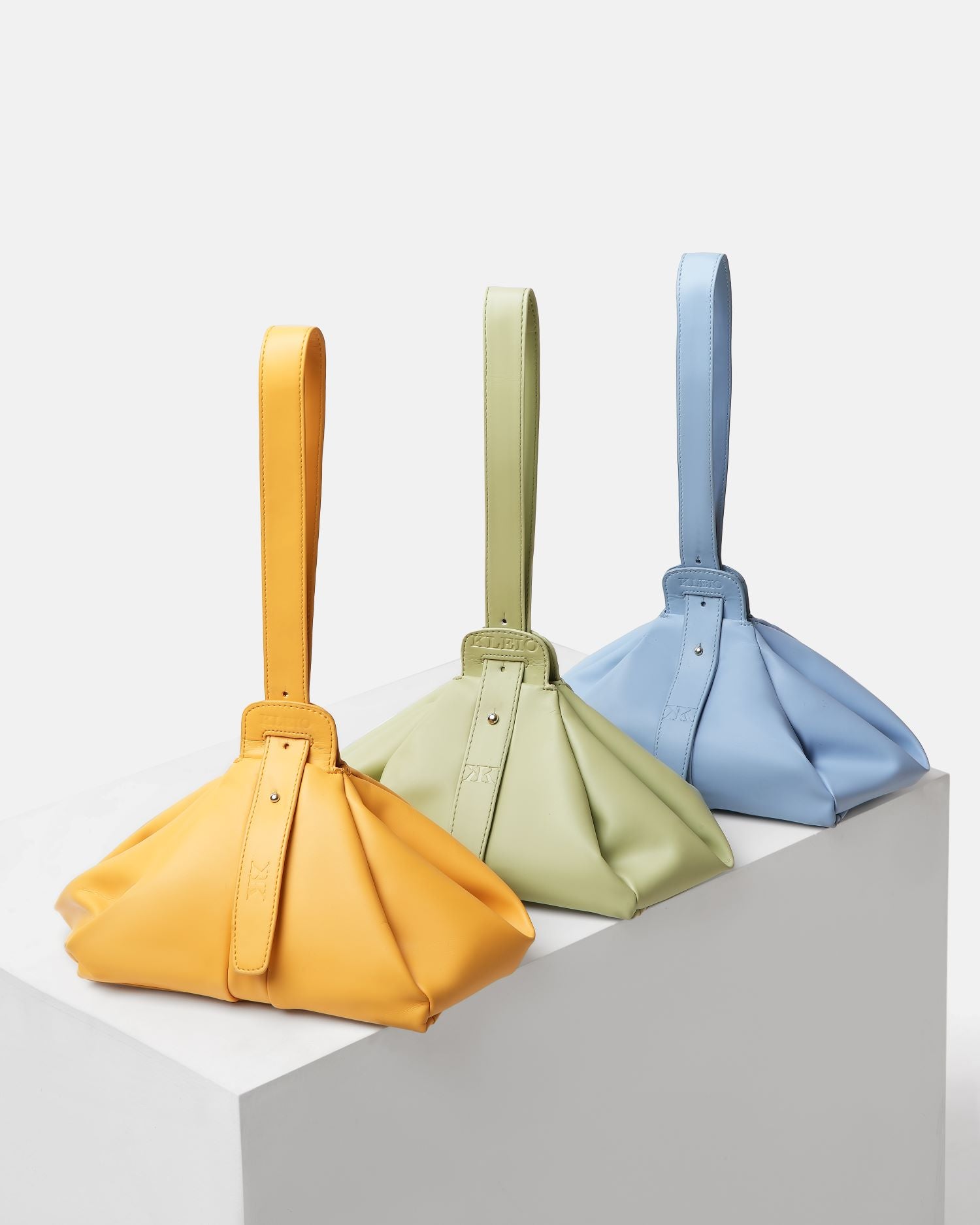 Hobo Vegan Shoulder Bag (M)