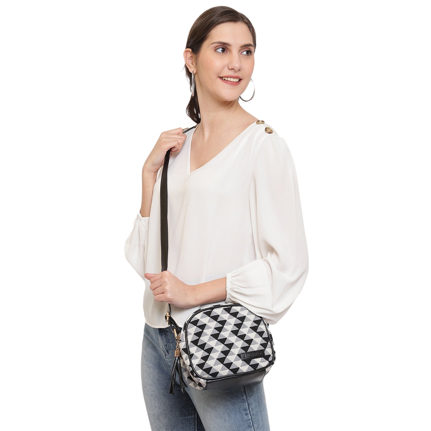 #color_black-traingle