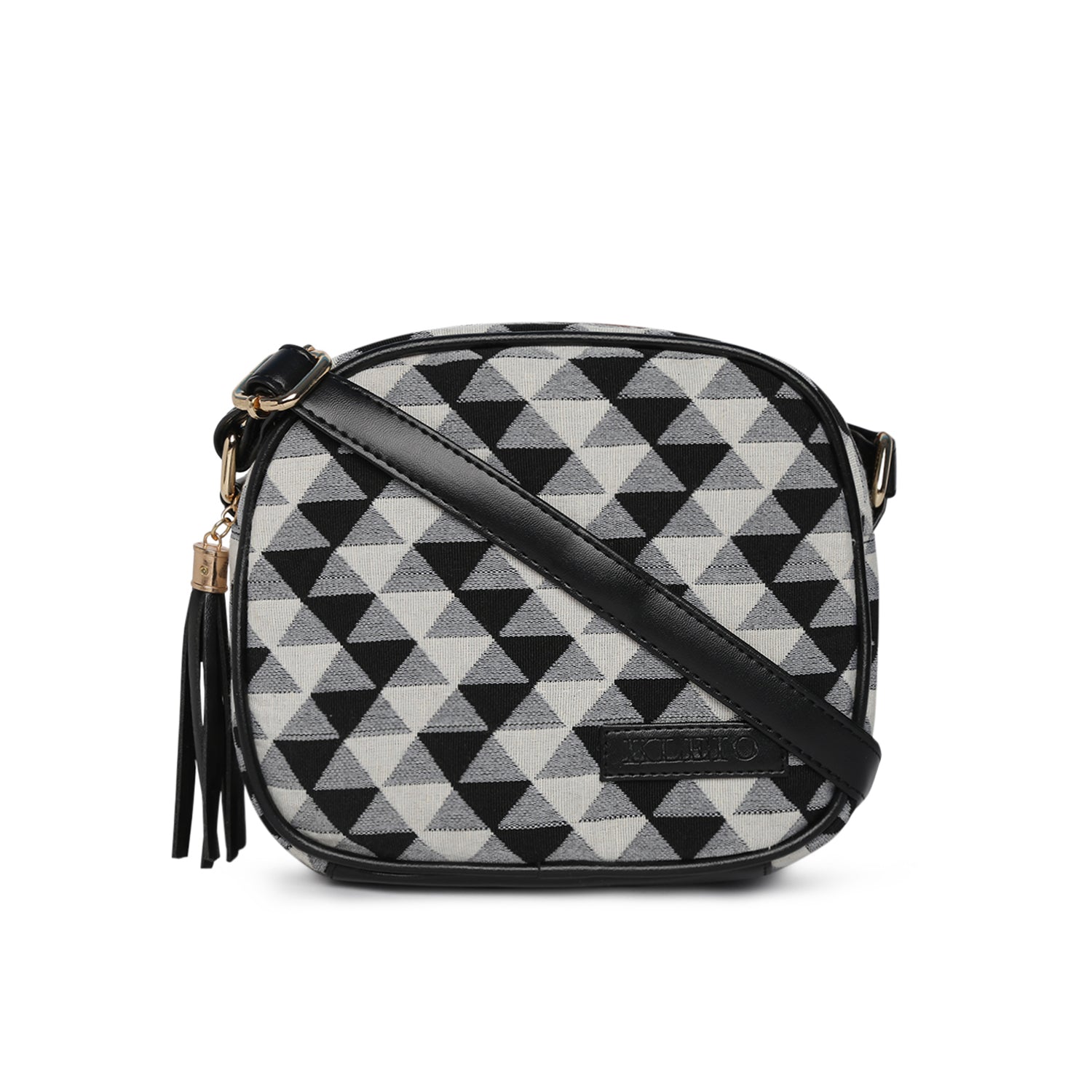 #color_black-traingle