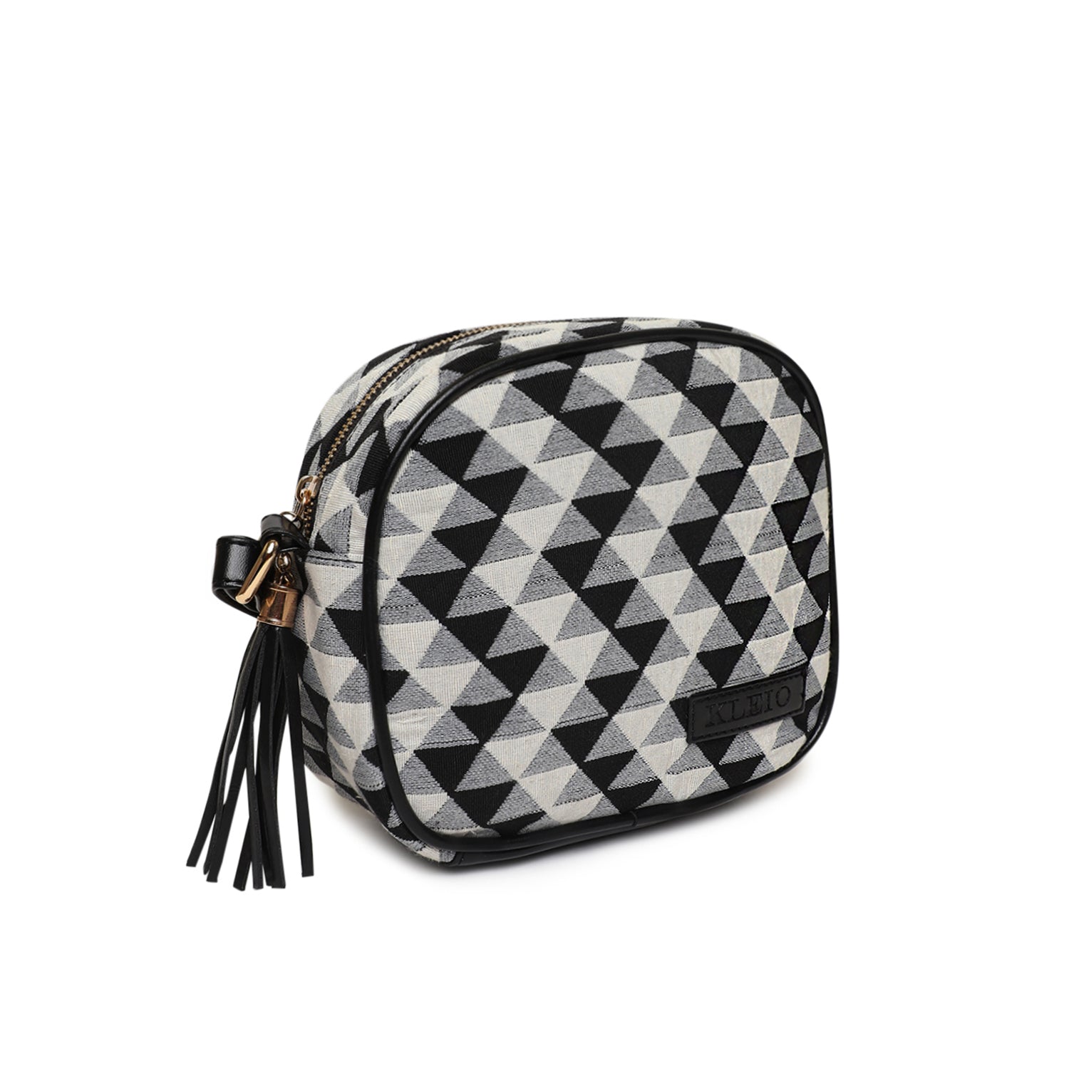 #color_black-traingle