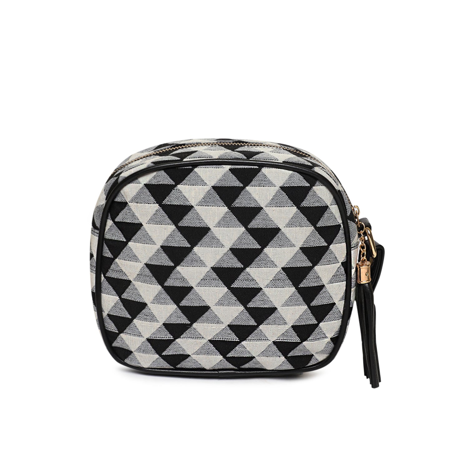 #color_black-traingle